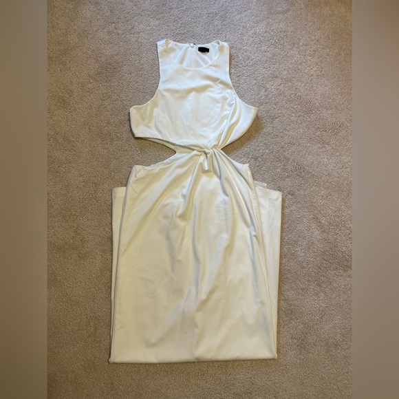 Kumiko Maxi Dress NBD White Medium - Picture 2 of 8
